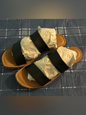 Universal Thread Womens 8.5 Manmade Material Black Tan Strap Sandal